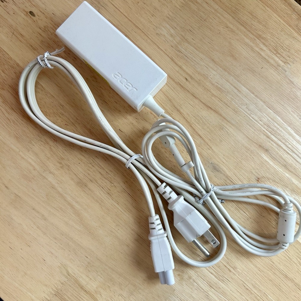 OEM Acer 45W 19V 2.37A AC Adapter Laptop Charger PA-1450-26 TESTED WORKING White